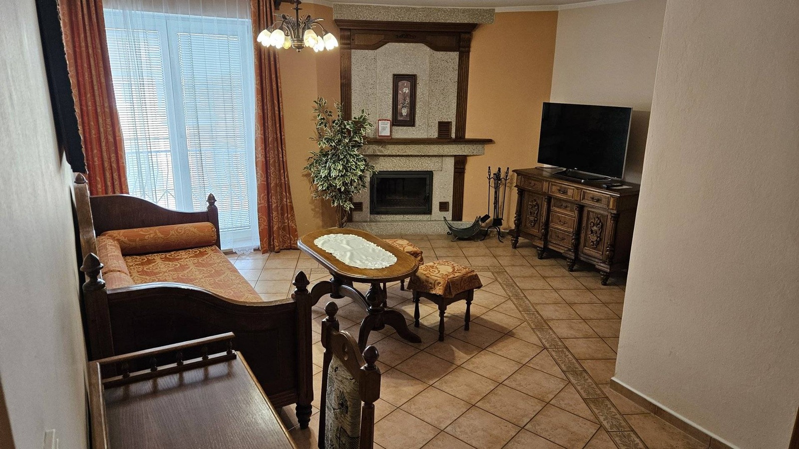 Penzión Magnólia Trenčín – Apartment mit Badewanne