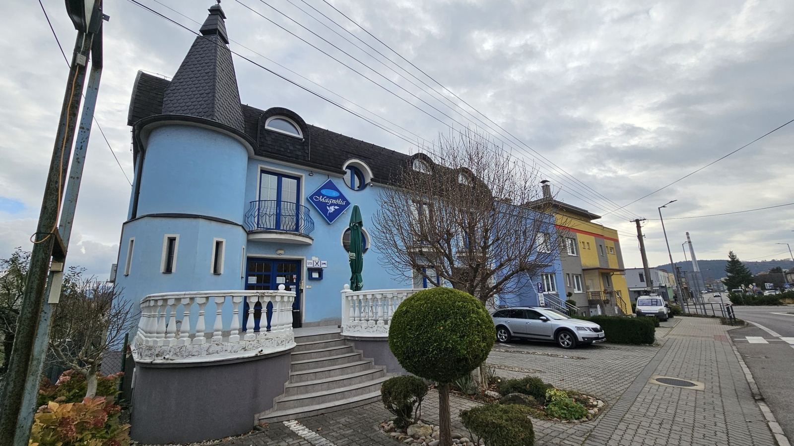 Penzión Magnólia – Blick vom Parkplatz