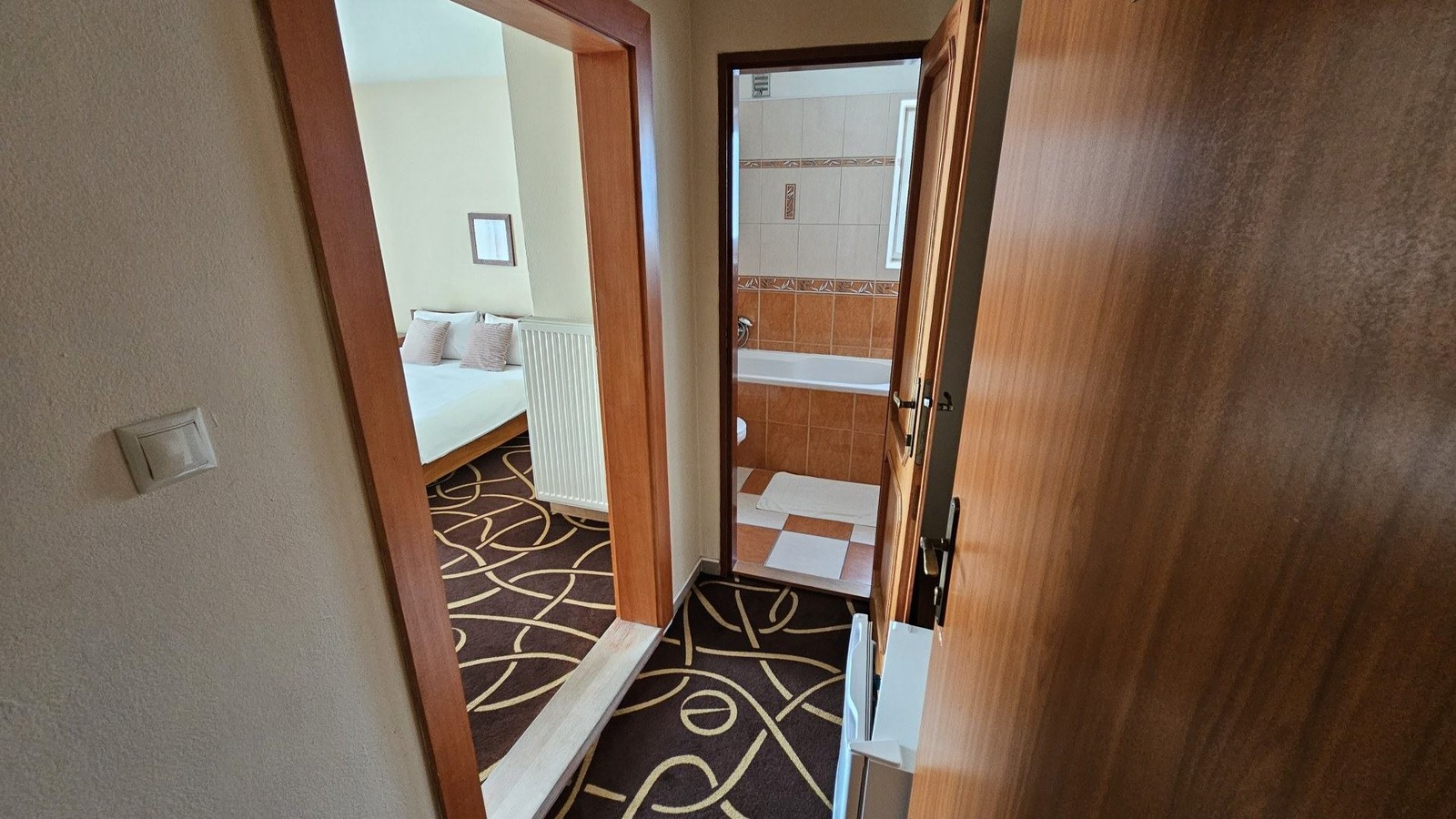 Penzión Magnólia Trenčín – klimatisiertes Doppelzimmer – Kühlschrank